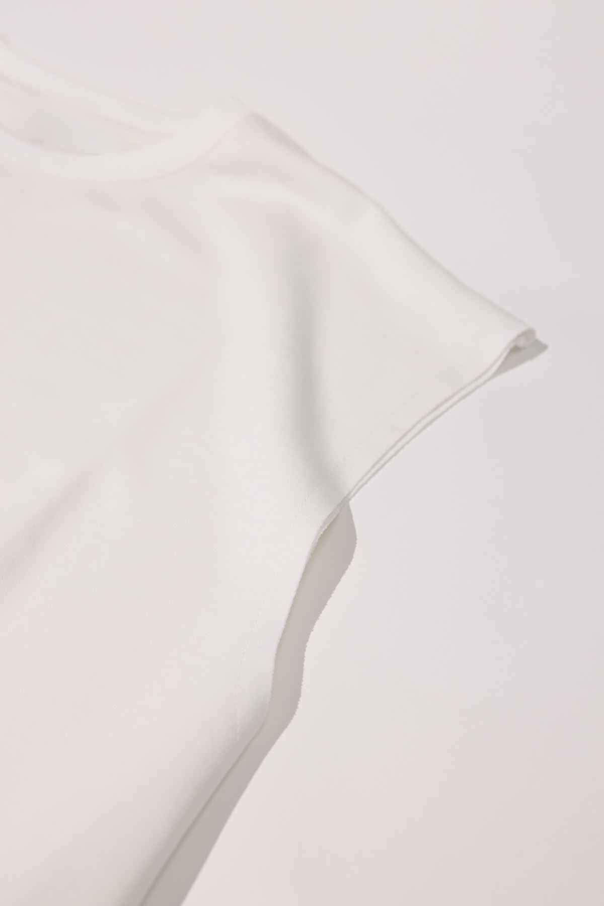 Raen Beyaz Oversize Kolsuz Tshirt