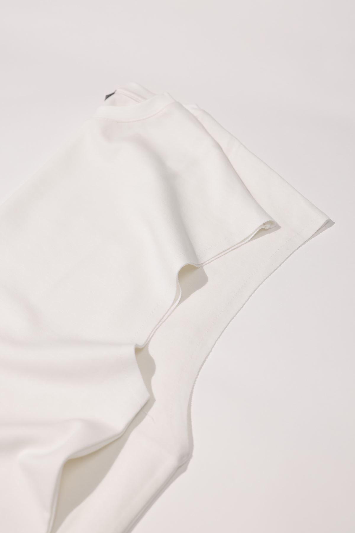 Raen Beyaz Oversize Kolsuz Tshirt