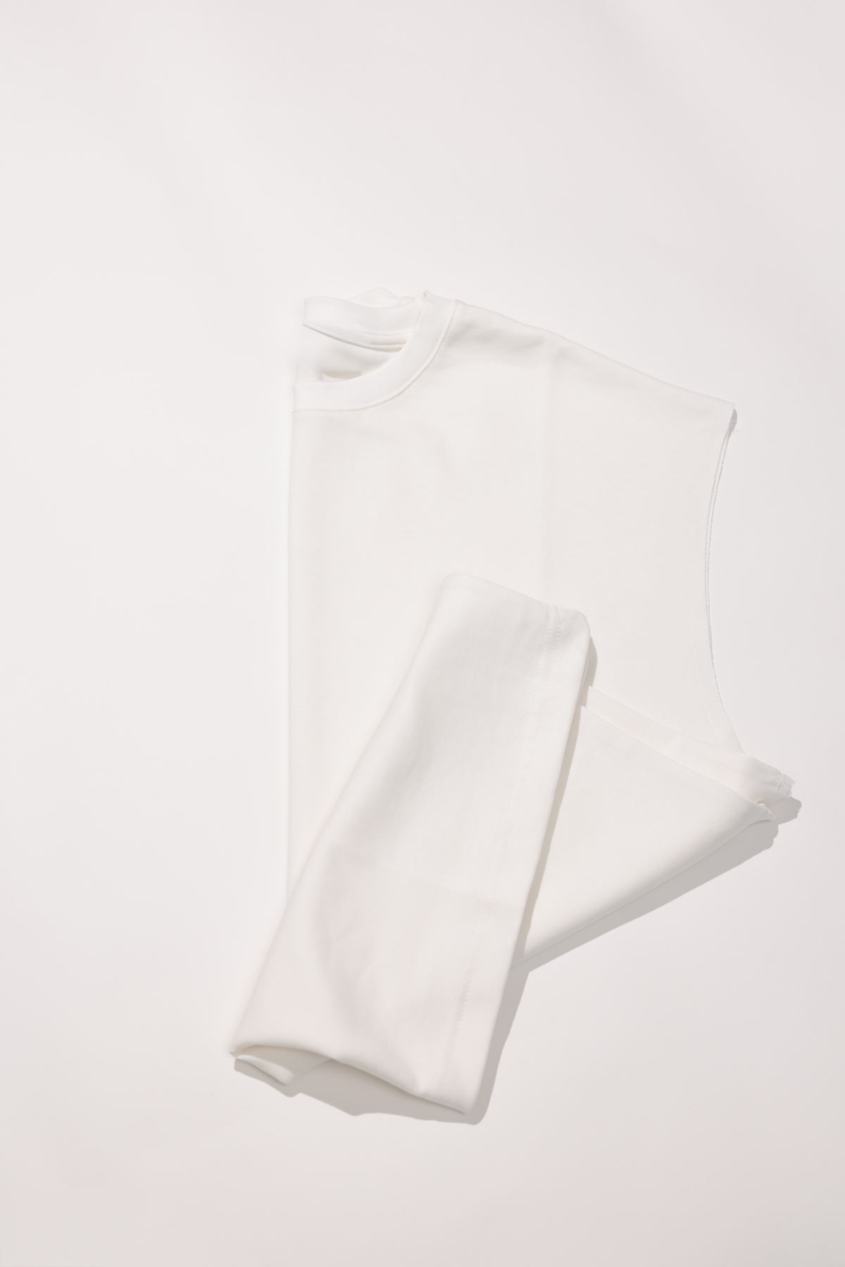 Raen Beyaz Oversize Kolsuz Tshirt