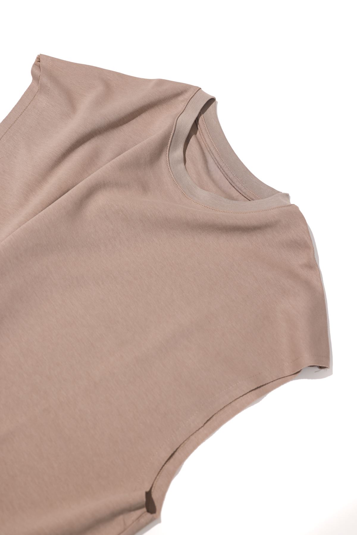 Raen Kahve Oversize Kolsuz Tshirt