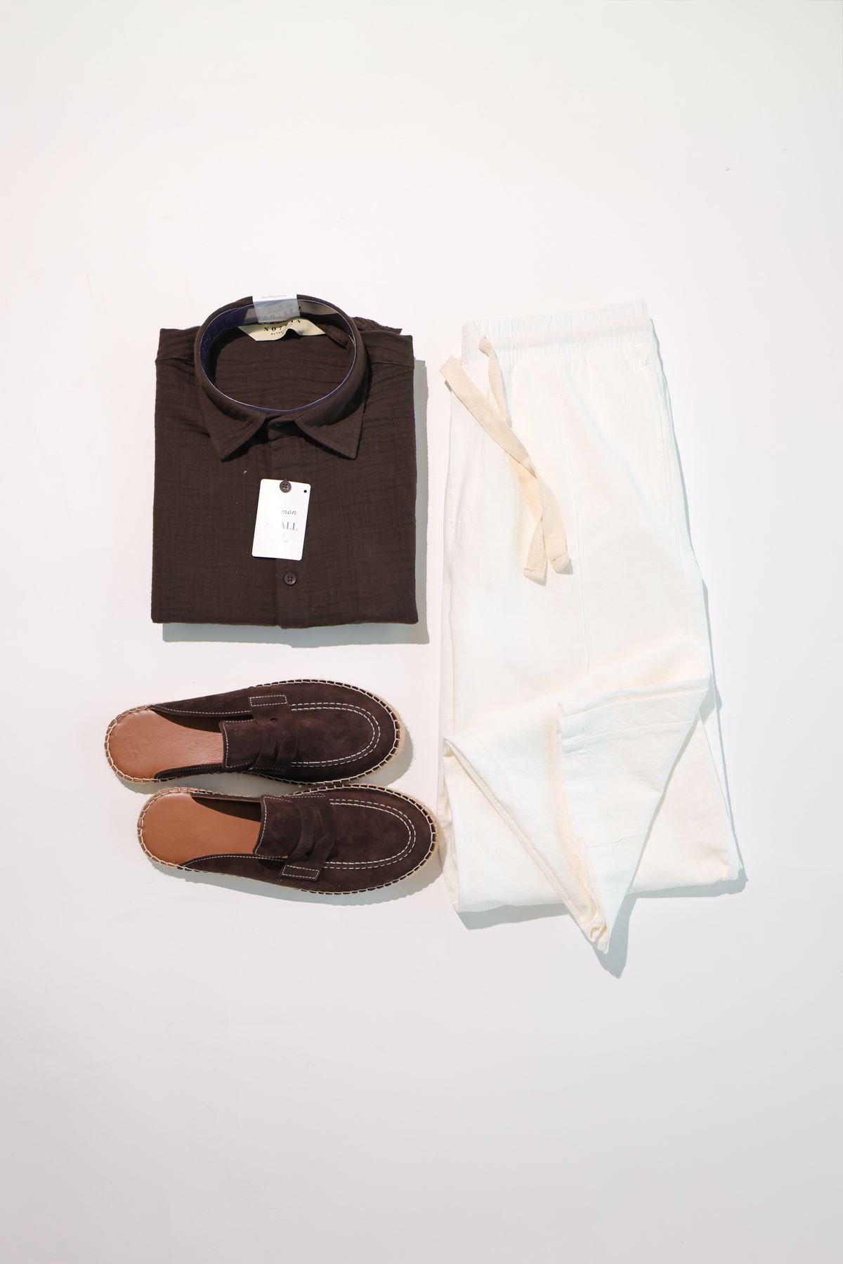 Servio Kahve Beyaz Kombin