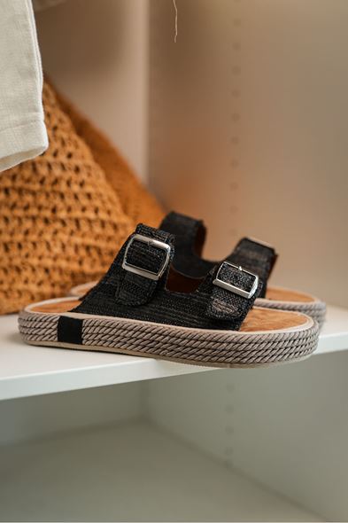 Medici Siyah Hasır Tokalı Terlik