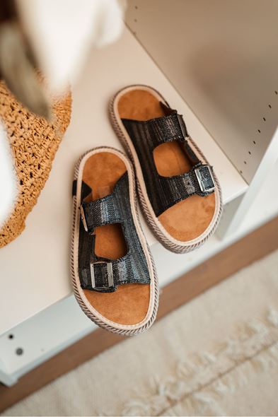 Medici Siyah Hasır Tokalı Terlik